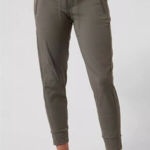 Athleta Trekke Joggers NWT